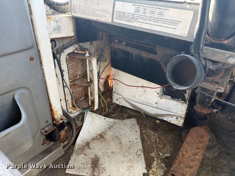 image for item YA2998 2011 Kalmar  Ottawa yard truck