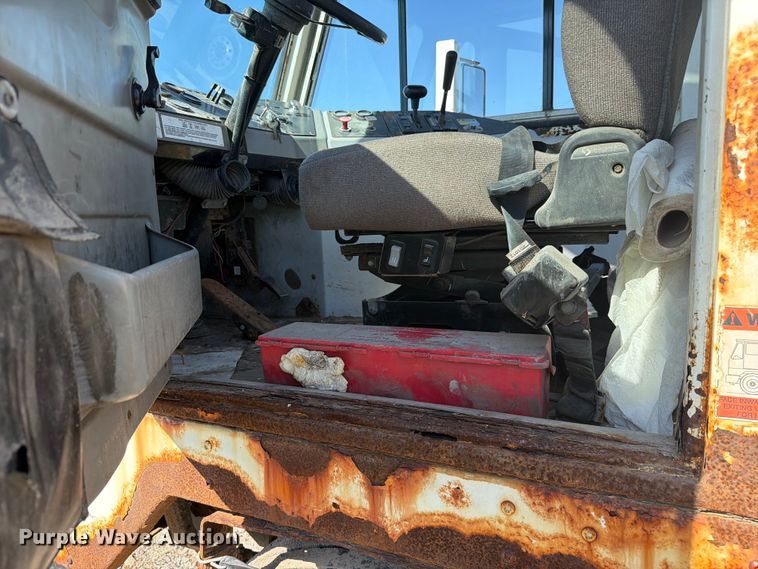 image for item YA2998 2011 Kalmar  Ottawa yard truck