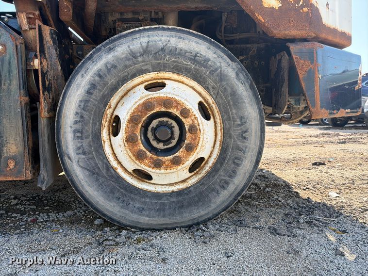 image for item YA2998 2011 Kalmar  Ottawa yard truck