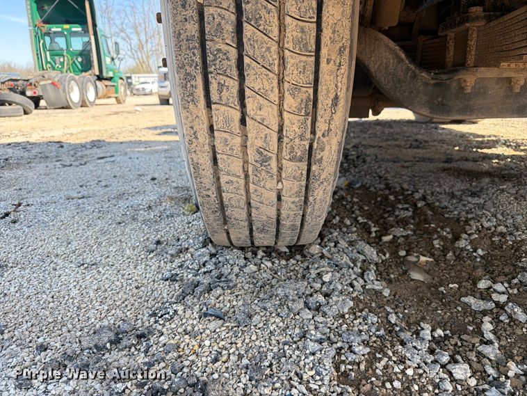 image for item YA2998 2011 Kalmar  Ottawa yard truck