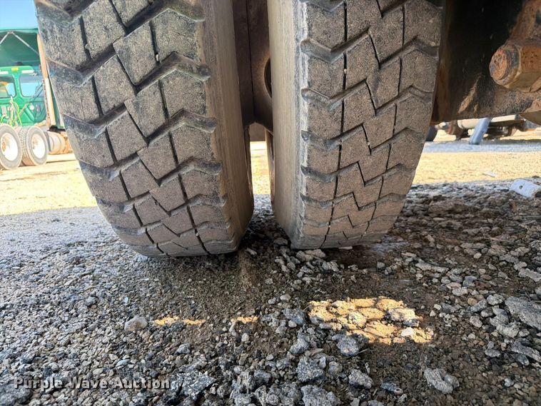image for item YA2998 2011 Kalmar  Ottawa yard truck