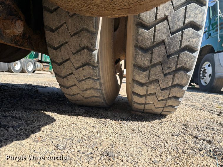 image for item YA2998 2011 Kalmar  Ottawa yard truck