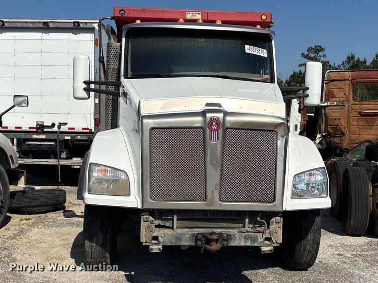 image for item YA3013 2015 Kenworth T880 dump truck