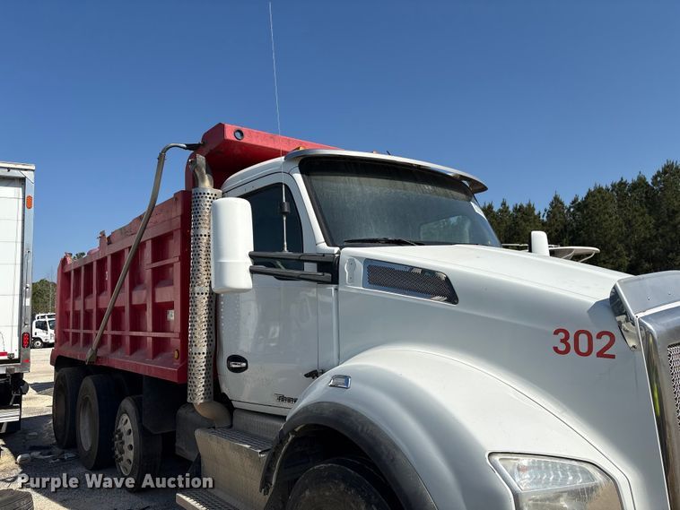 image for item YA3013 2015 Kenworth T880 dump truck
