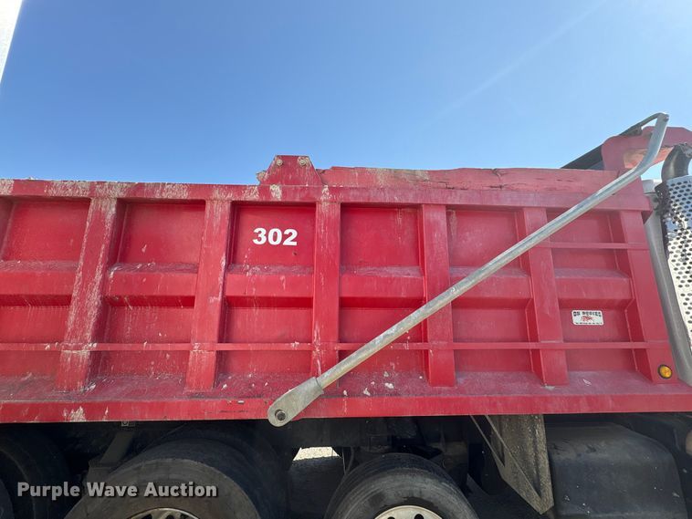 image for item YA3013 2015 Kenworth T880 dump truck