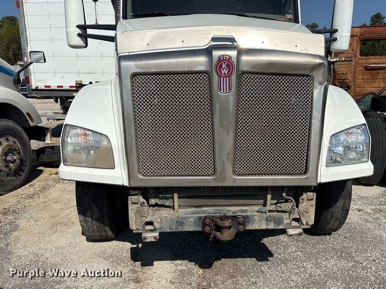 image for item YA3013 2015 Kenworth T880 dump truck