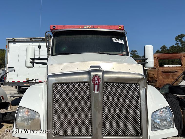 image for item YA3013 2015 Kenworth T880 dump truck