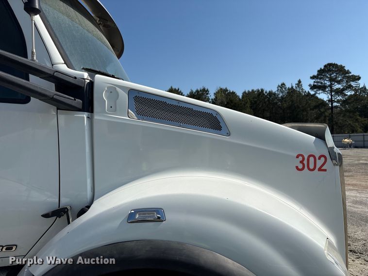 image for item YA3013 2015 Kenworth T880 dump truck