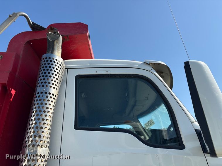 image for item YA3013 2015 Kenworth T880 dump truck