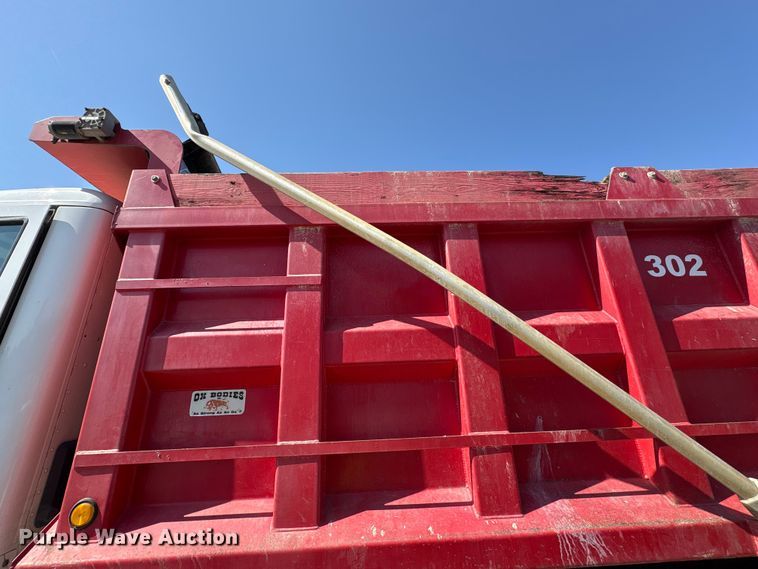 image for item YA3013 2015 Kenworth T880 dump truck