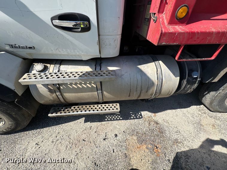 image for item YA3013 2015 Kenworth T880 dump truck