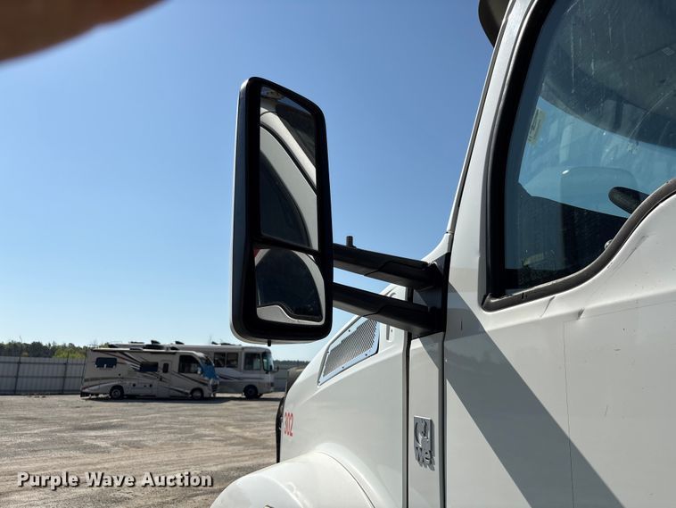 image for item YA3013 2015 Kenworth T880 dump truck