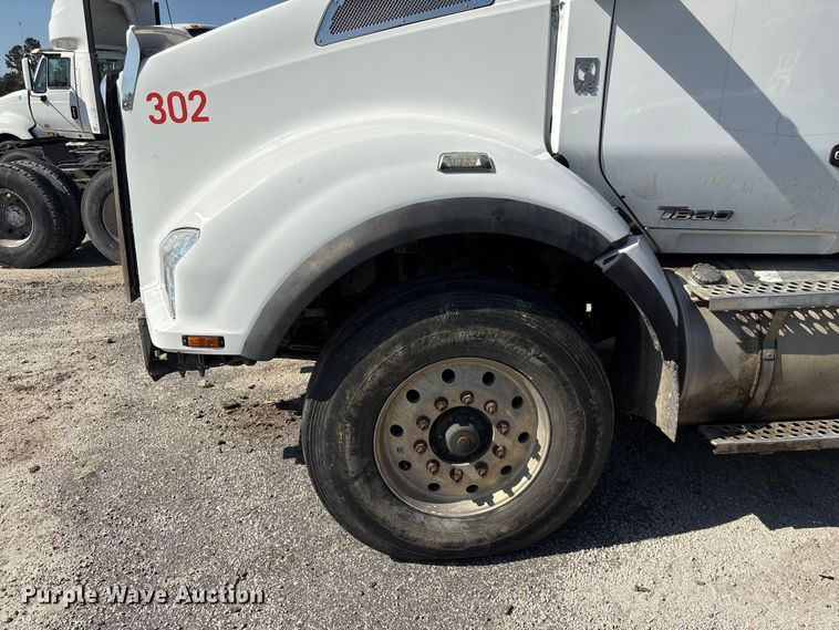 image for item YA3013 2015 Kenworth T880 dump truck