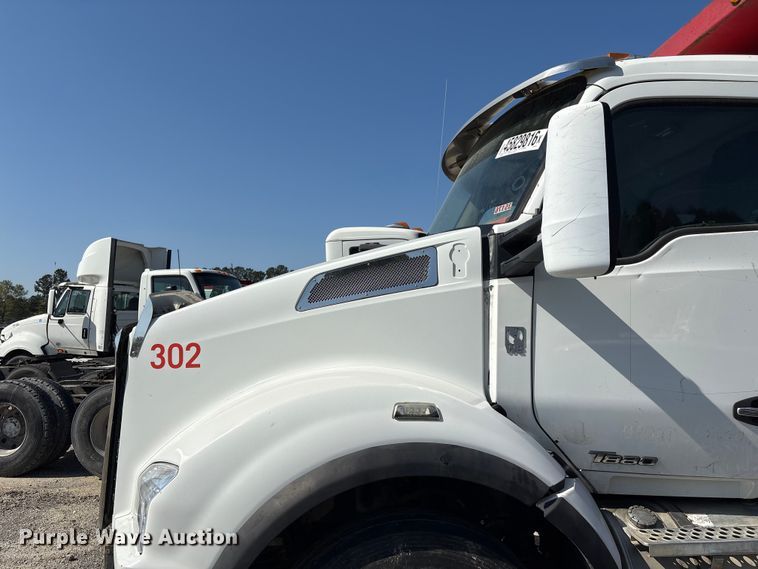 image for item YA3013 2015 Kenworth T880 dump truck