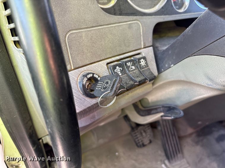 image for item YA3013 2015 Kenworth T880 dump truck