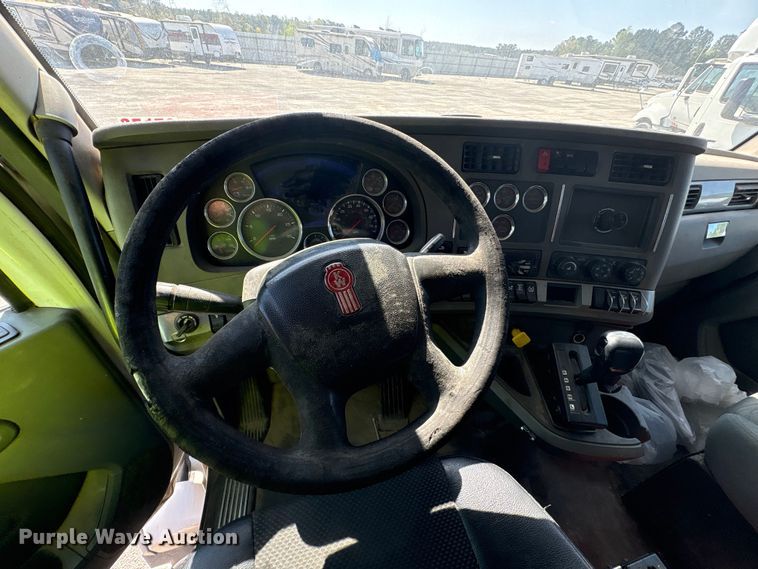 image for item YA3013 2015 Kenworth T880 dump truck