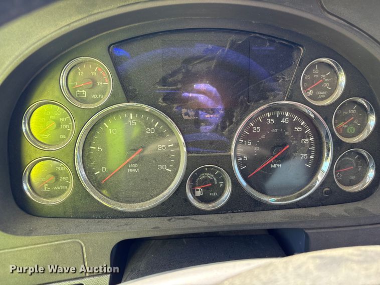 image for item YA3013 2015 Kenworth T880 dump truck