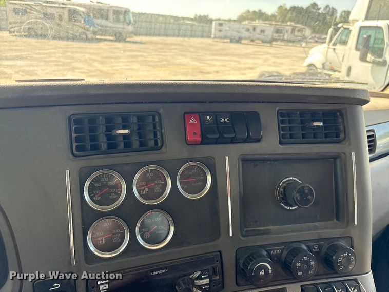 image for item YA3013 2015 Kenworth T880 dump truck