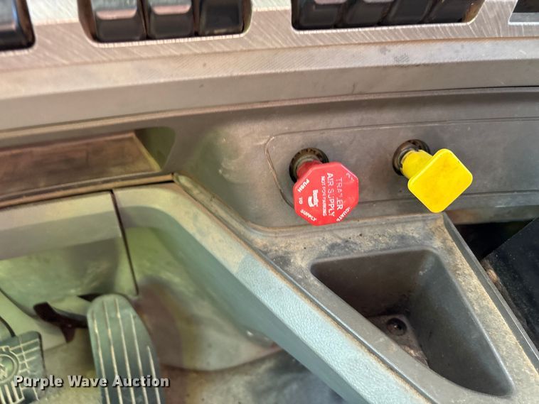 image for item YA3013 2015 Kenworth T880 dump truck
