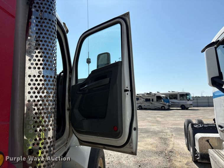 image for item YA3013 2015 Kenworth T880 dump truck