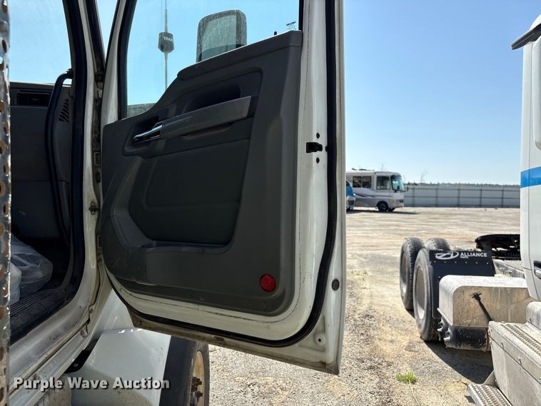 image for item YA3013 2015 Kenworth T880 dump truck