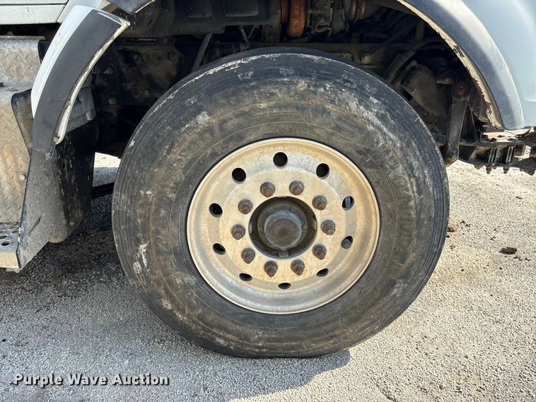 image for item YA3013 2015 Kenworth T880 dump truck