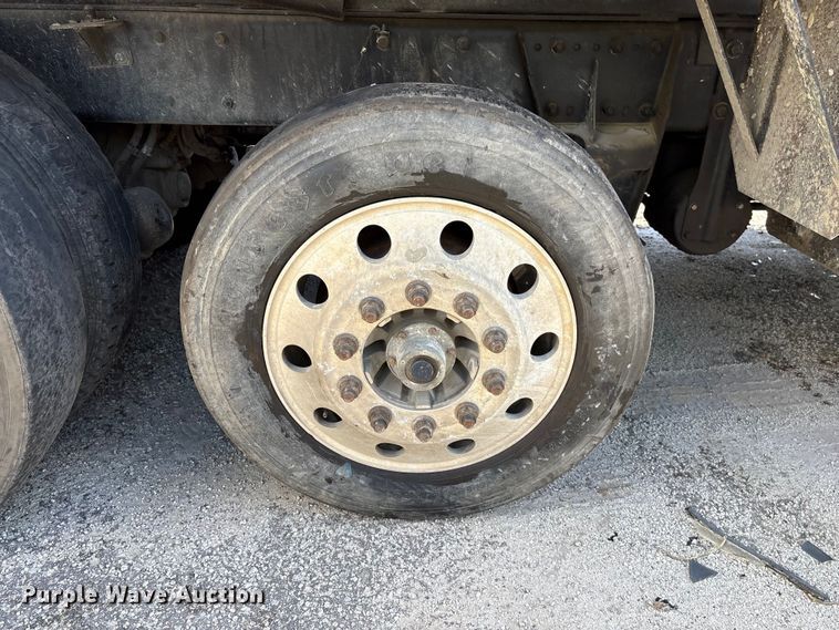image for item YA3013 2015 Kenworth T880 dump truck