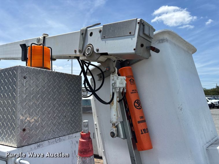 image for item YA3062 2013 Ford F450 Super Duty bucket truck