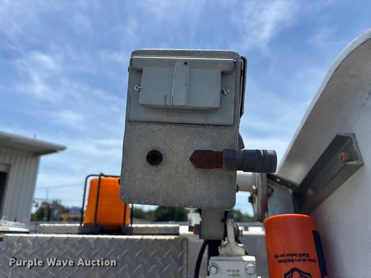 image for item YA3062 2013 Ford F450 Super Duty bucket truck