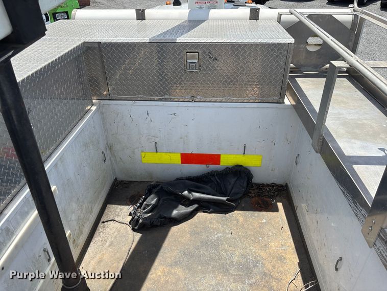 image for item YA3062 2013 Ford F450 Super Duty bucket truck