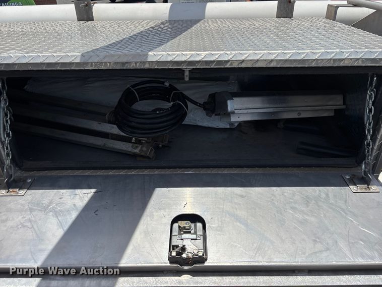 image for item YA3062 2013 Ford F450 Super Duty bucket truck