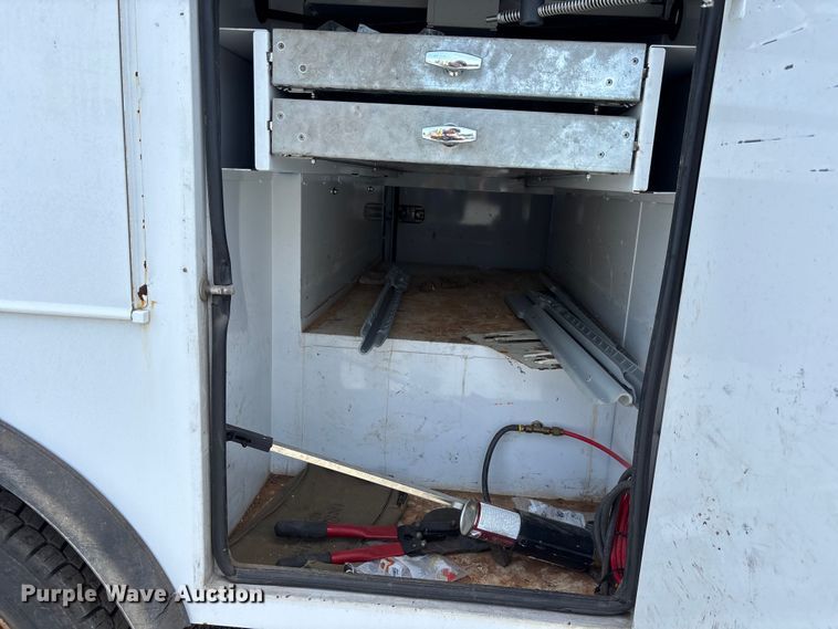 image for item YA3062 2013 Ford F450 Super Duty bucket truck