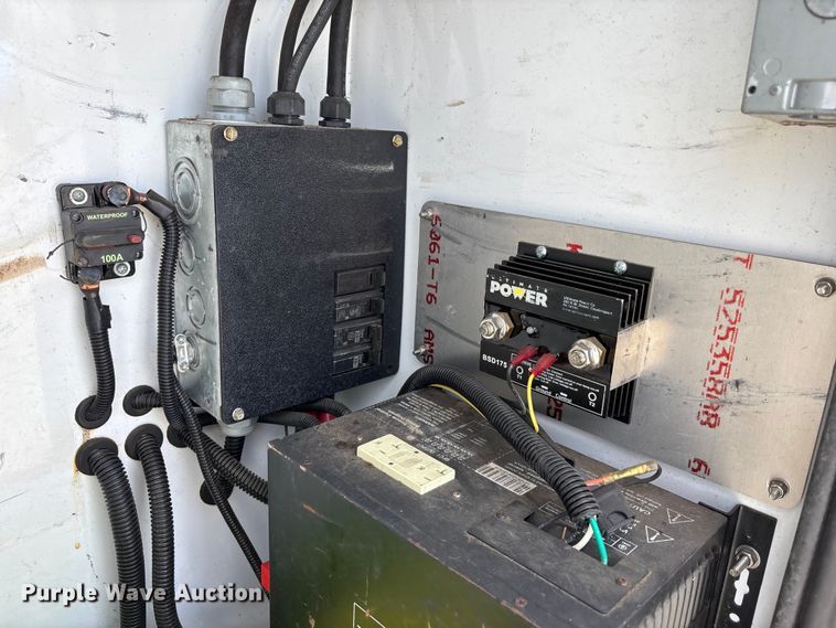 image for item YA3062 2013 Ford F450 Super Duty bucket truck