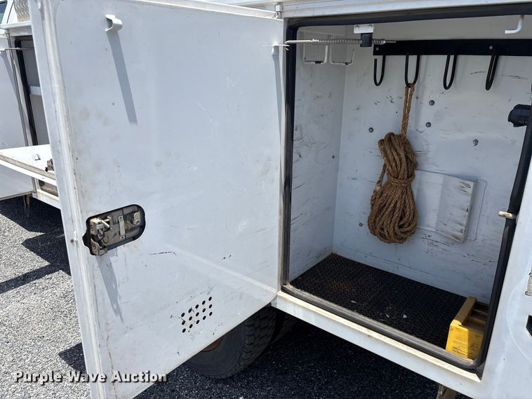 image for item YA3062 2013 Ford F450 Super Duty bucket truck