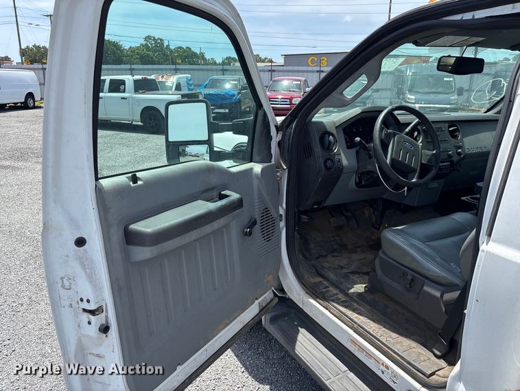 image for item YA3062 2013 Ford F450 Super Duty bucket truck