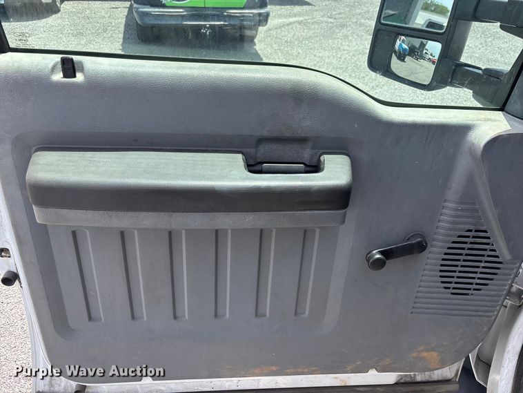 image for item YA3062 2013 Ford F450 Super Duty bucket truck