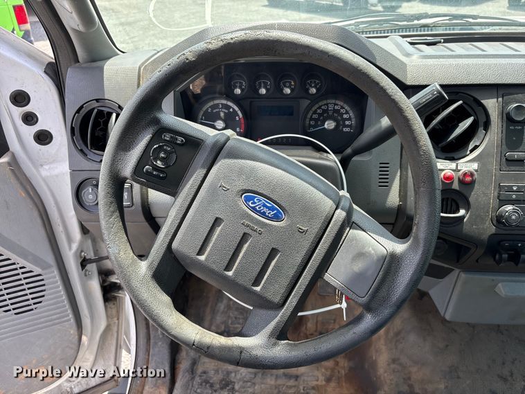 image for item YA3062 2013 Ford F450 Super Duty bucket truck
