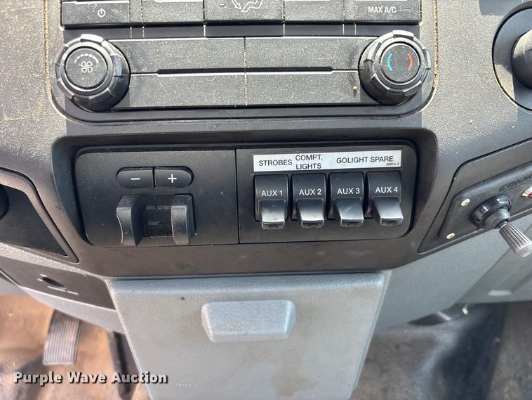 image for item YA3062 2013 Ford F450 Super Duty bucket truck