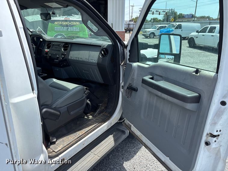 image for item YA3062 2013 Ford F450 Super Duty bucket truck