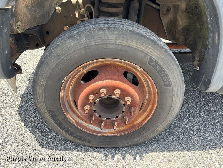 image for item YA3062 2013 Ford F450 Super Duty bucket truck