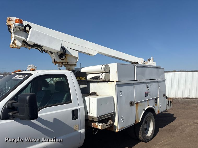 image for item YA3072 2015 Ford F450 Super Duty bucket truck