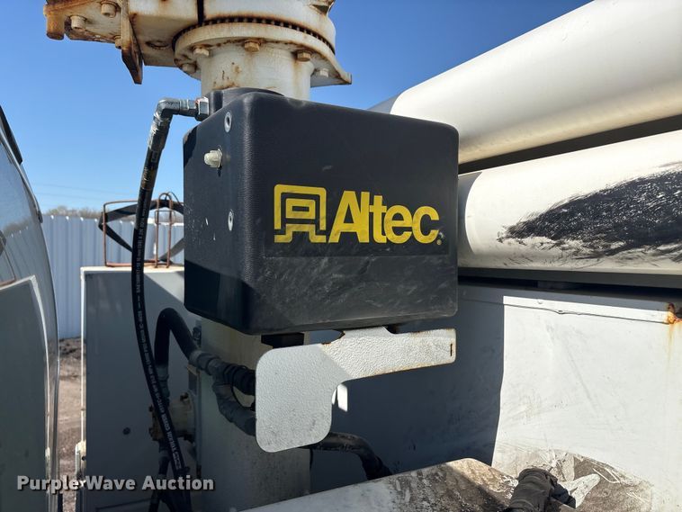 image for item YA3072 2015 Ford F450 Super Duty bucket truck