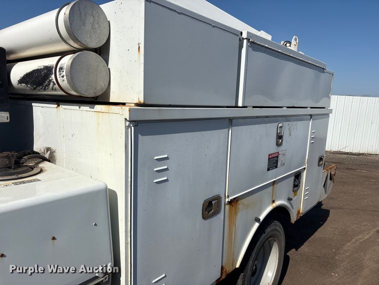 image for item YA3072 2015 Ford F450 Super Duty bucket truck
