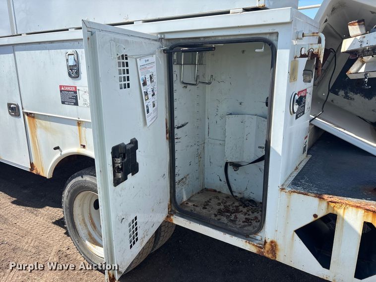 image for item YA3072 2015 Ford F450 Super Duty bucket truck