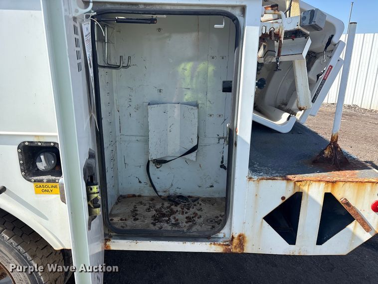 image for item YA3072 2015 Ford F450 Super Duty bucket truck