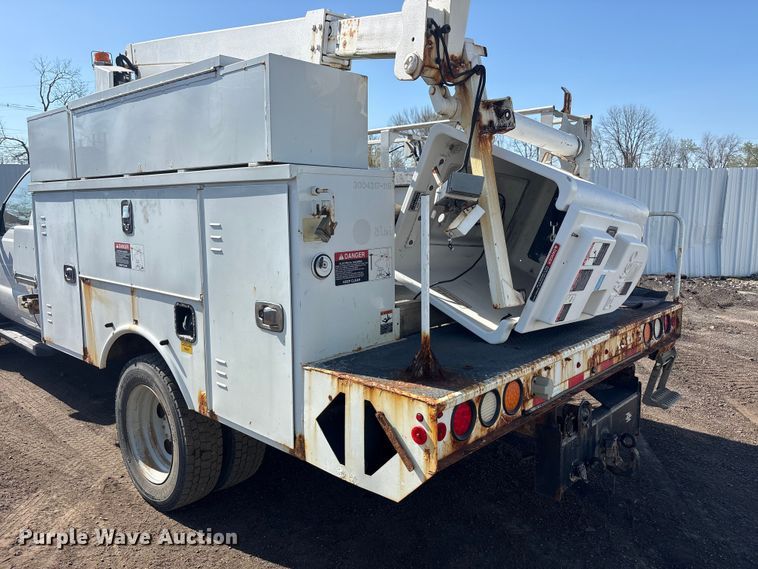 image for item YA3072 2015 Ford F450 Super Duty bucket truck