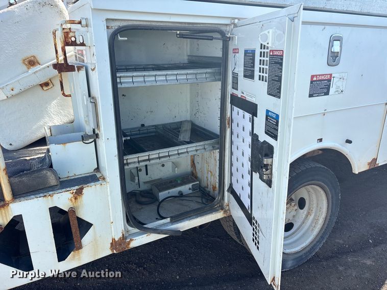 image for item YA3072 2015 Ford F450 Super Duty bucket truck