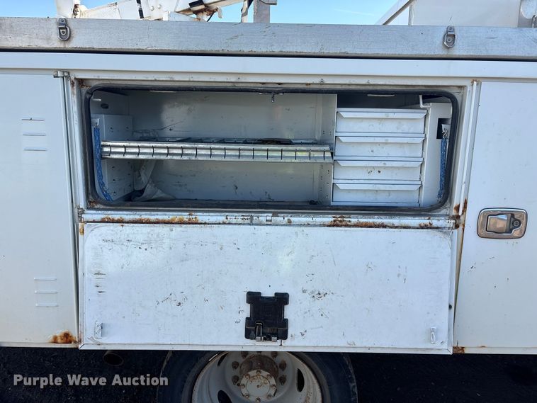 image for item YA3072 2015 Ford F450 Super Duty bucket truck