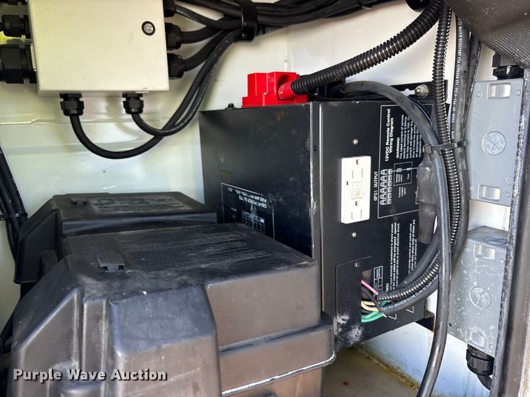 image for item YA3072 2015 Ford F450 Super Duty bucket truck