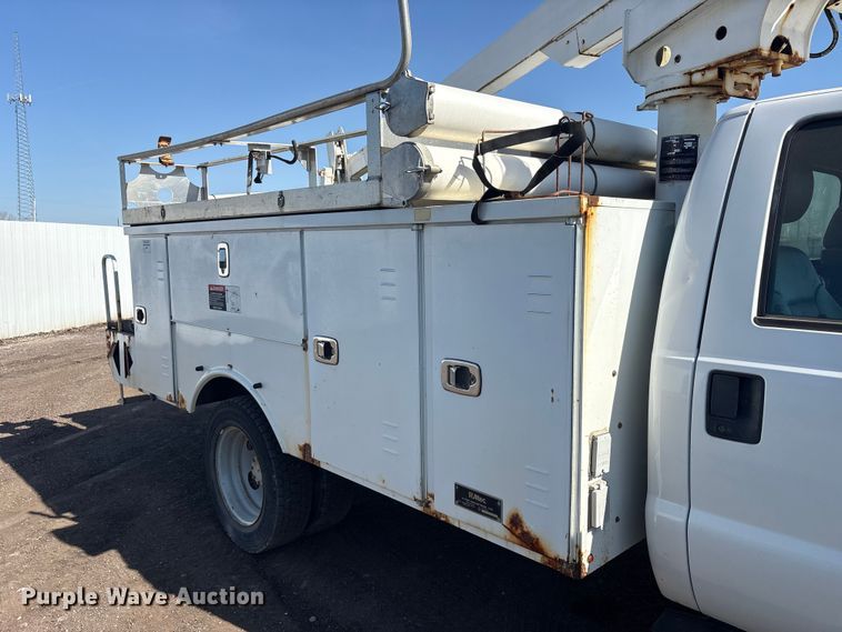 image for item YA3072 2015 Ford F450 Super Duty bucket truck